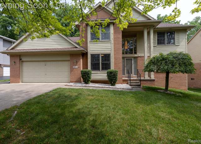Property at 6926 Alden Dr, West Bloomfield, MI 48324, 4 beds, 3.5 baths