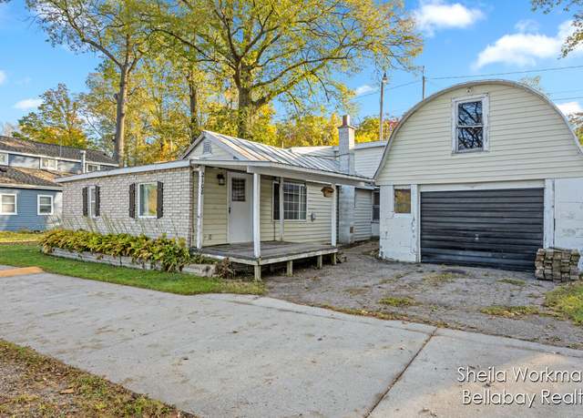 Property at 2108 Leach Lake Ln, Hastings, MI 49058, 3 beds, 2 baths