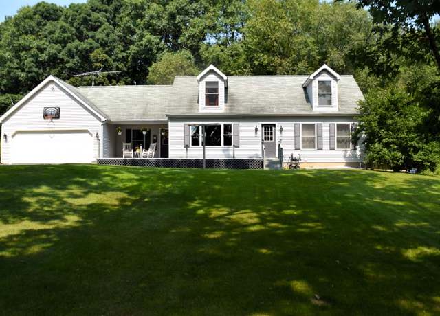 Property at 1069 El Camino Grande Dr, Lake Isabella, MI 48893, 4 beds, 2.5 baths