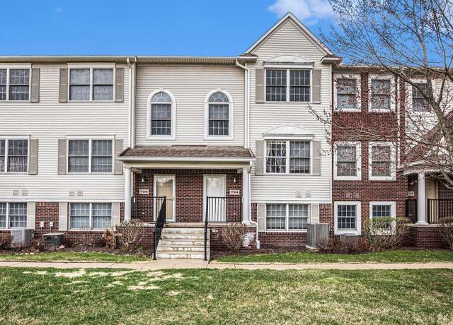 Property at 724 Eagle Dr, Fenton, MI 48430, 3 beds, 1.5 baths
