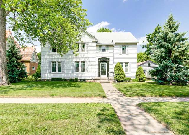 Property at 2815 Military St, Fort Gratiot, MI 48060, 6 beds, 3 baths