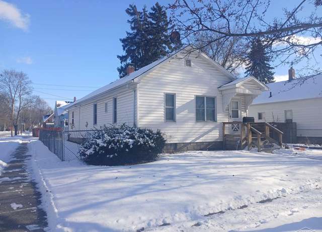 Property at 2220 N Oakley St, Saginaw, MI 48602, 2 beds, 3 baths