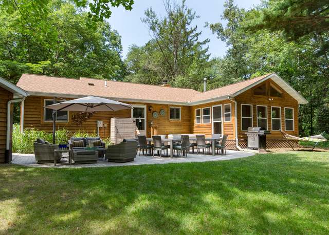 Property at 6490 E Chikaming, Sawyer, MI 49125, 6 beds, 3 baths