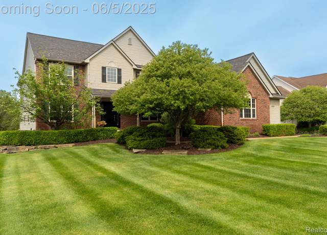 Property at 1533 Woodhurst Ct, Howell, MI 48843, 4 beds, 2.5 baths