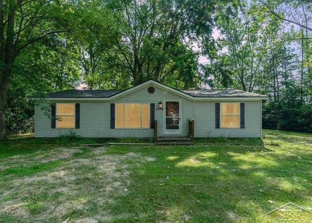 Property at 1404 N Texas Ln, Midland Charter Township, MI 48642, 3 beds, 2 baths