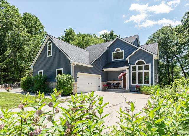 Property at 220 Norris Dr, Ortonville, MI 48462, 3 beds, 3 baths