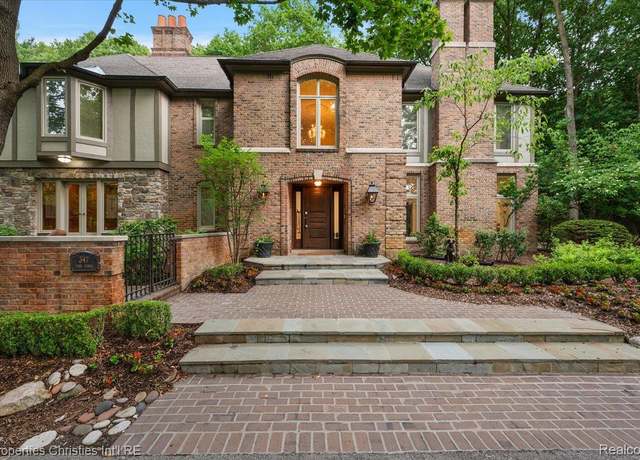 Property at 347 Pine Ridge Dr, Bloomfield Hills, MI 48304, 4 beds, 6.5 baths
