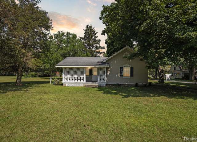 Property at 603 N Line St, Chesaning Village, MI 48616, 2 beds, 1 bath