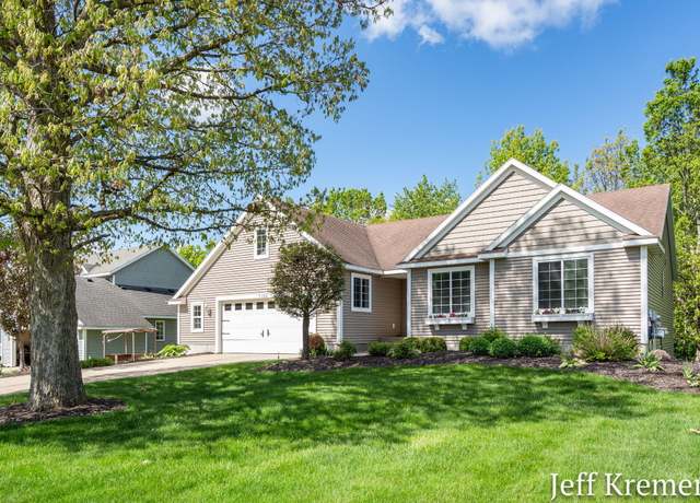 Property at 7153 Keystone Ct, Jenison, MI 49428, 6 beds, 3 baths