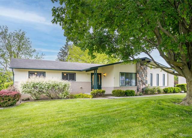 Property at 34961 Drake Heights Dr, Farmington, MI 48335, 3 beds, 2.5 baths