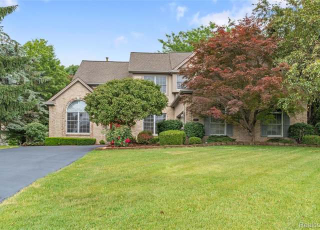 Property at 4030 Pebble Ridge Ct, Fenton, MI 48430, 4 beds, 3 baths