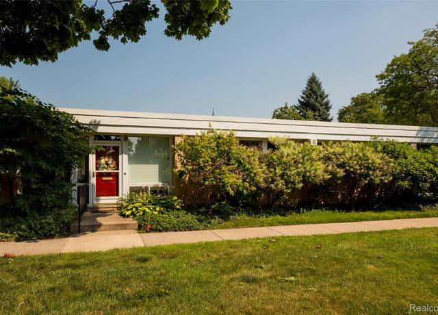 Property at 1525 Chateaufort Pl, Detroit, MI 48207, 3 beds, 2.5 baths