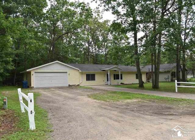 Property at 103 Marigold Ln, Houghton Lake, MI 48629, 3 beds, 1 bath