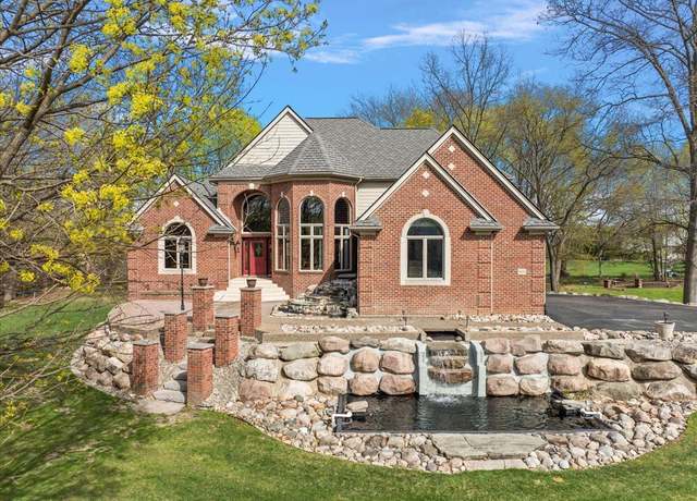 Property at 809 Hawksmoore Dr, Clarkston, MI 48348, 4 beds, 3.5 baths