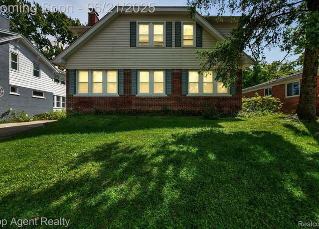 Property at 136 Alice Ave, Bloomfield Hills, MI 48302, 4 beds, 2 baths