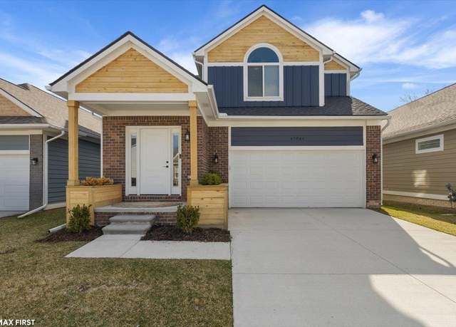 Property at 47044 Brookview Dr, Chesterfield, MI 48047, 3 beds, 2.5 baths