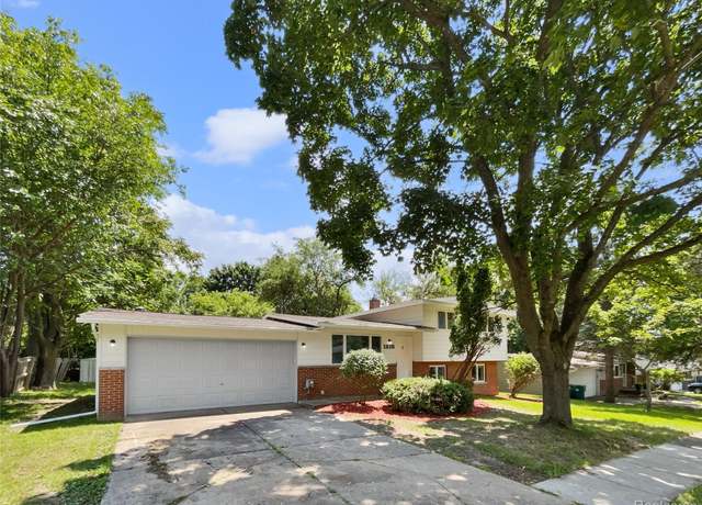 Property at 1326 Penarth St, Commerce Twp, MI 48382, 3 beds, 2 baths