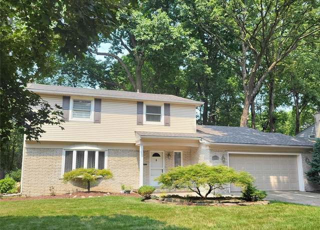 Property at 32960 Brier Ct, Livonia, MI 48152, 4 beds, 2.5 baths