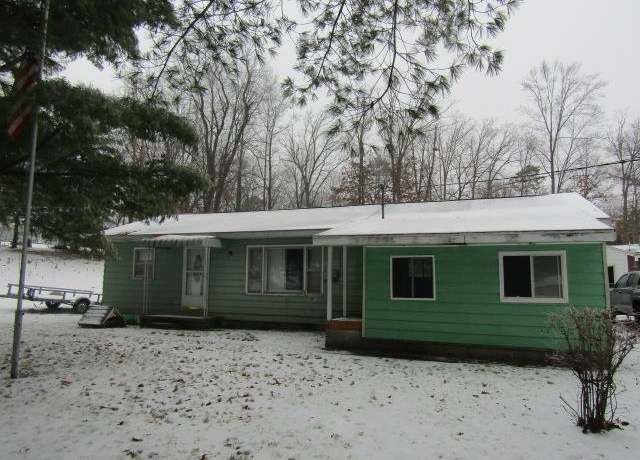 Property at 3237 Lansing St, Harrison, MI 48625, 2 beds, 1 bath