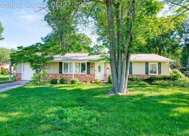 Property at 1192 Oakmont Dr, Temperance, MI 48182, 4 beds, 1.5 baths
