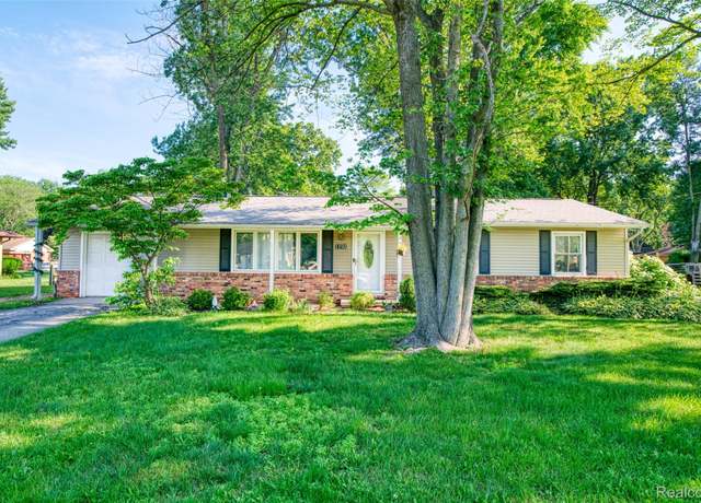 Property at 1192 Oakmont Dr, Temperance, MI 48182, 4 beds, 1.5 baths