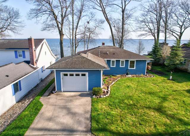Property at 806 Houghton View Dr, Prudenville, MI 48629, 2 beds, 1.5 baths