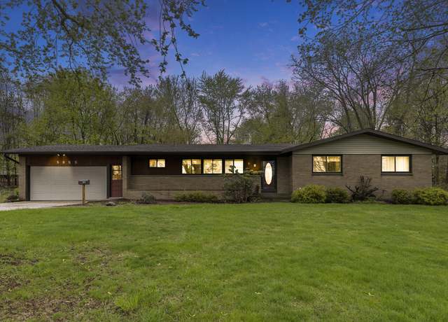 Property at 5055 Ivanrest Ave SW, Wyoming, MI 49418, 4 beds, 1.5 baths