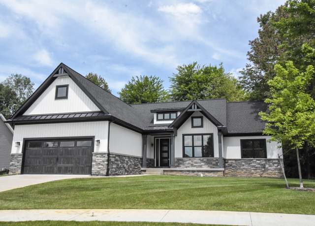Property at 43 Candlelight Ct, Brighton, MI 48114, 3 beds, 2.5 baths