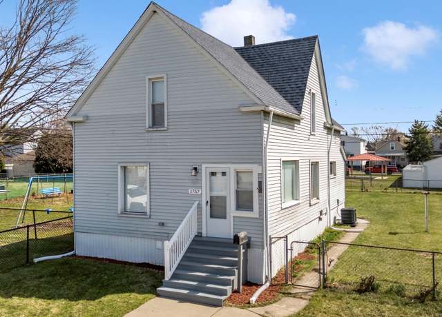 Property at 1757 4th St, Wyandotte, MI 48192, 3 beds, 1 bath