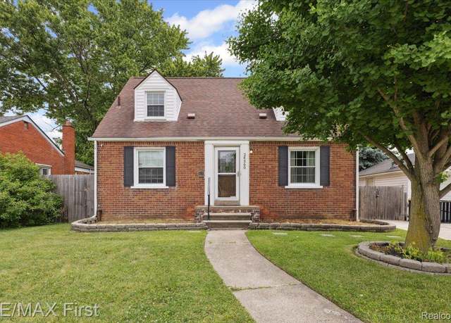 Property at 24360 Grove Ave, Eastpointe, MI 48021, 4 beds, 1.5 baths