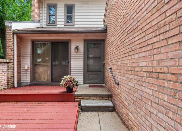 Property at 368 Willow Grove Ln, Rochester Hills, MI 48307, 2 beds, 1.5 baths