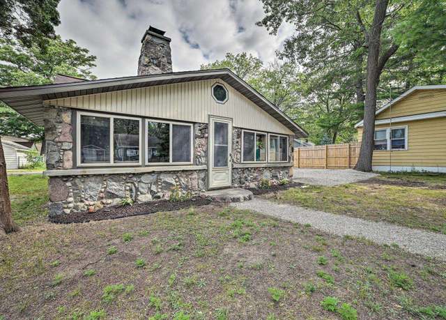 Property at 105 Pine St, Prudenville, MI 48651, 2 beds, 1 bath