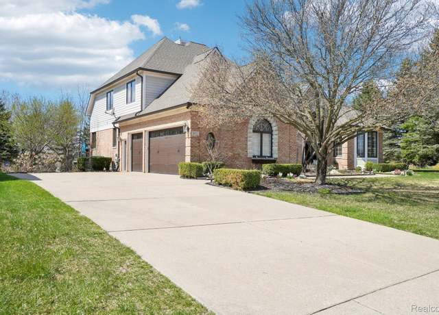 Property at 372 Overlook Dr, Oxford, MI 48371, 4 beds, 4.5 baths