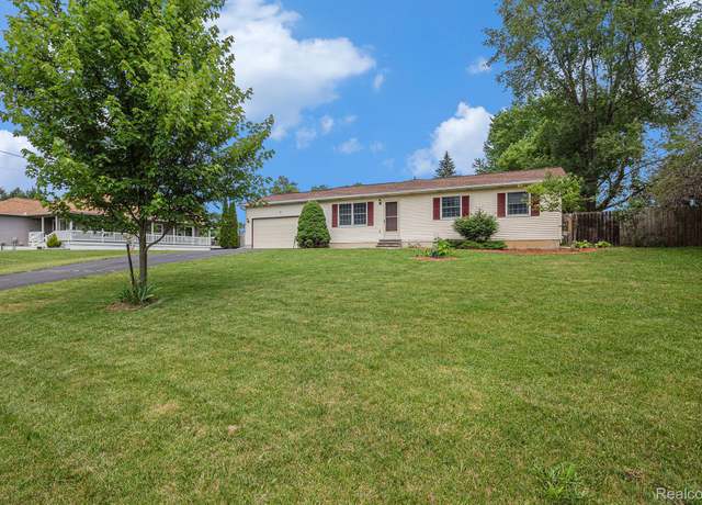 Property at 5511 Wakefield Rd, Grand Blanc, MI 48439, 4 beds, 2 baths