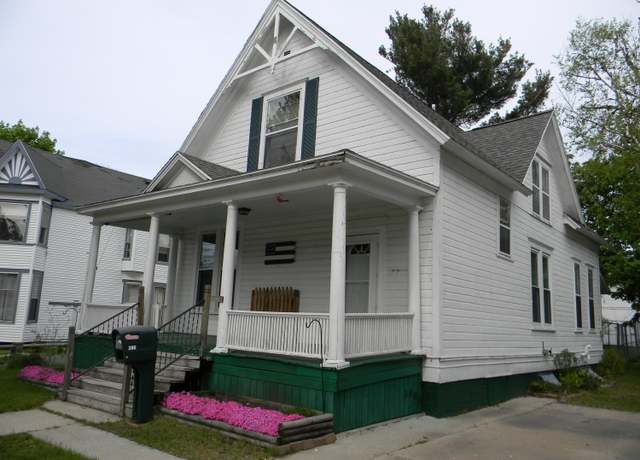 Property at 306 N Rowe St, Ludington, MI 49431, 2 beds, 2 baths