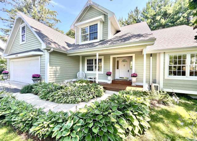 Property at 3400 Country Club Dr, Traverse City, MI 49686, 4 beds, 3.5 baths
