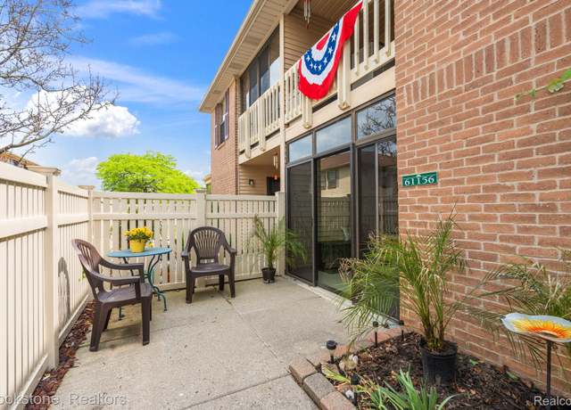 Property at 61156 Greenwood Dr, South Lyon, MI 48178, 2 beds, 2 baths