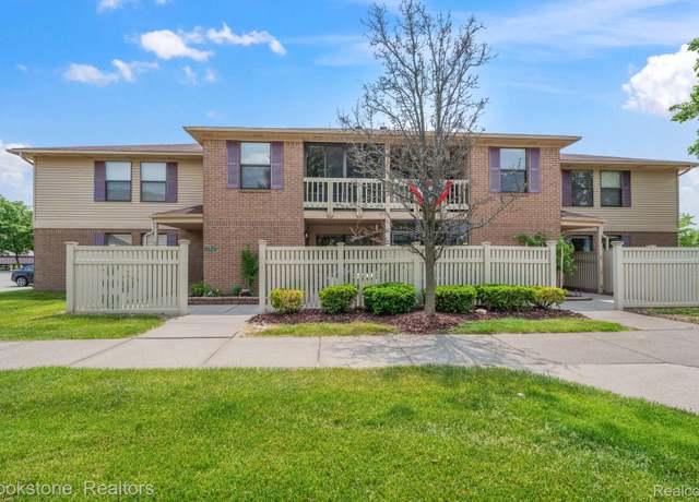 Property at 61156 Greenwood Dr, South Lyon, MI 48178, 2 beds, 2 baths