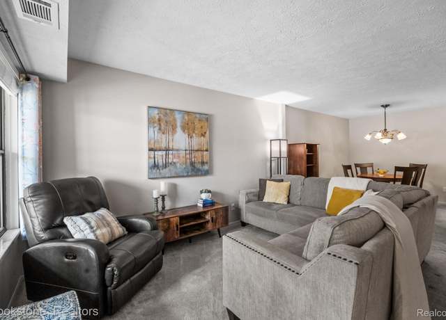 Property at 61156 Greenwood Dr, South Lyon, MI 48178, 2 beds, 2 baths