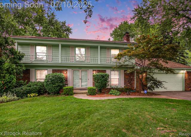 Property at 2035 Wickford Ct, Bloomfield Hills, MI 48304, 4 beds, 2.5 baths