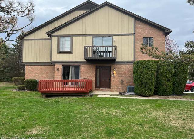Property at 376 Meadow Bridge Dr, Rochester Hills, MI 48307, 2 beds, 1 bath