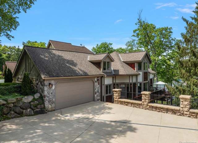 Property at 1739 Ridge Rd, White Lake, MI 48383, 4 beds, 4 baths