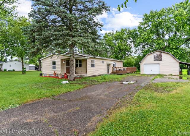 Property at 1059 Morris Hills Pkwy, Mount Morris, MI 48458, 3 beds, 1 bath
