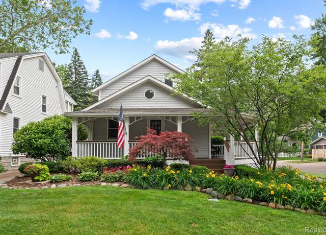 Property at 902 E 6th St, Royal Oak, MI 48067, 3 beds, 2 baths