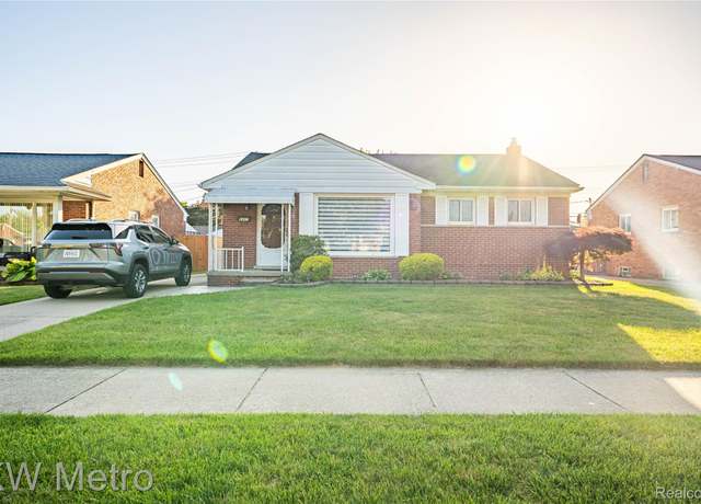 Property at 8487 Salem Ln, Dearborn Heights, MI 48127, 3 beds, 1.5 baths