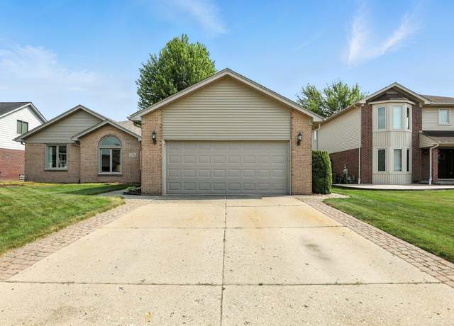 Property at 15750 Lamont Dr, Macomb, MI 48042, 3 beds, 2.5 baths