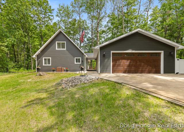 Property at 8120 Carriage Ln, Stanwood, MI 49346, 3 beds, 3 baths