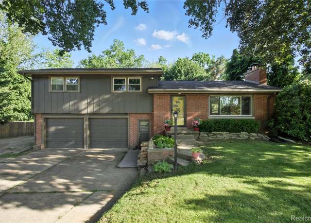 Property at 2329 Cumberland Rd, Lansing, MI 48906, 5 beds, 3 baths
