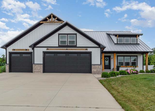 Property at 9036 Prairie View Ct, Freeland, MI 48623, 4 beds, 4.5 baths