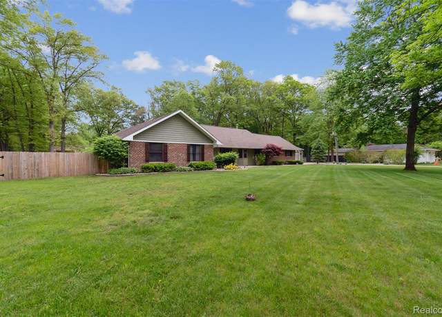 Property at 17441 Martinsville Rd, Belleville, MI 48111, 4 beds, 3.5 baths